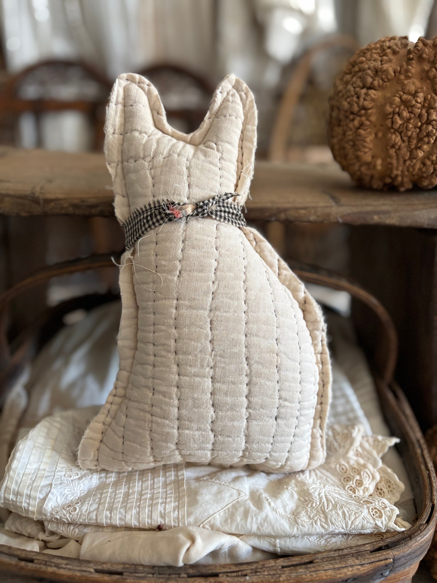 Primitive antique quilt cat