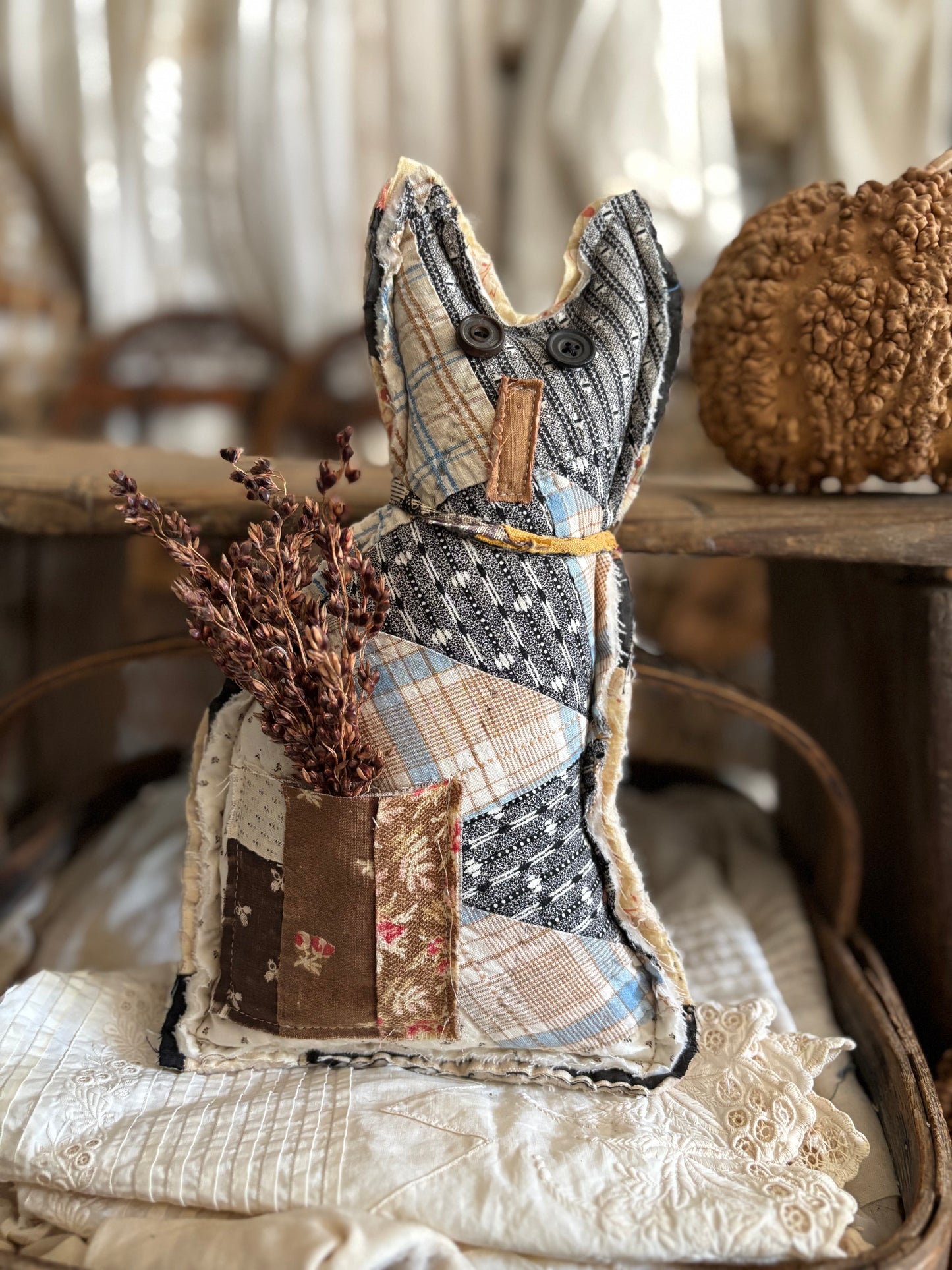 Primitive antique quilt cat