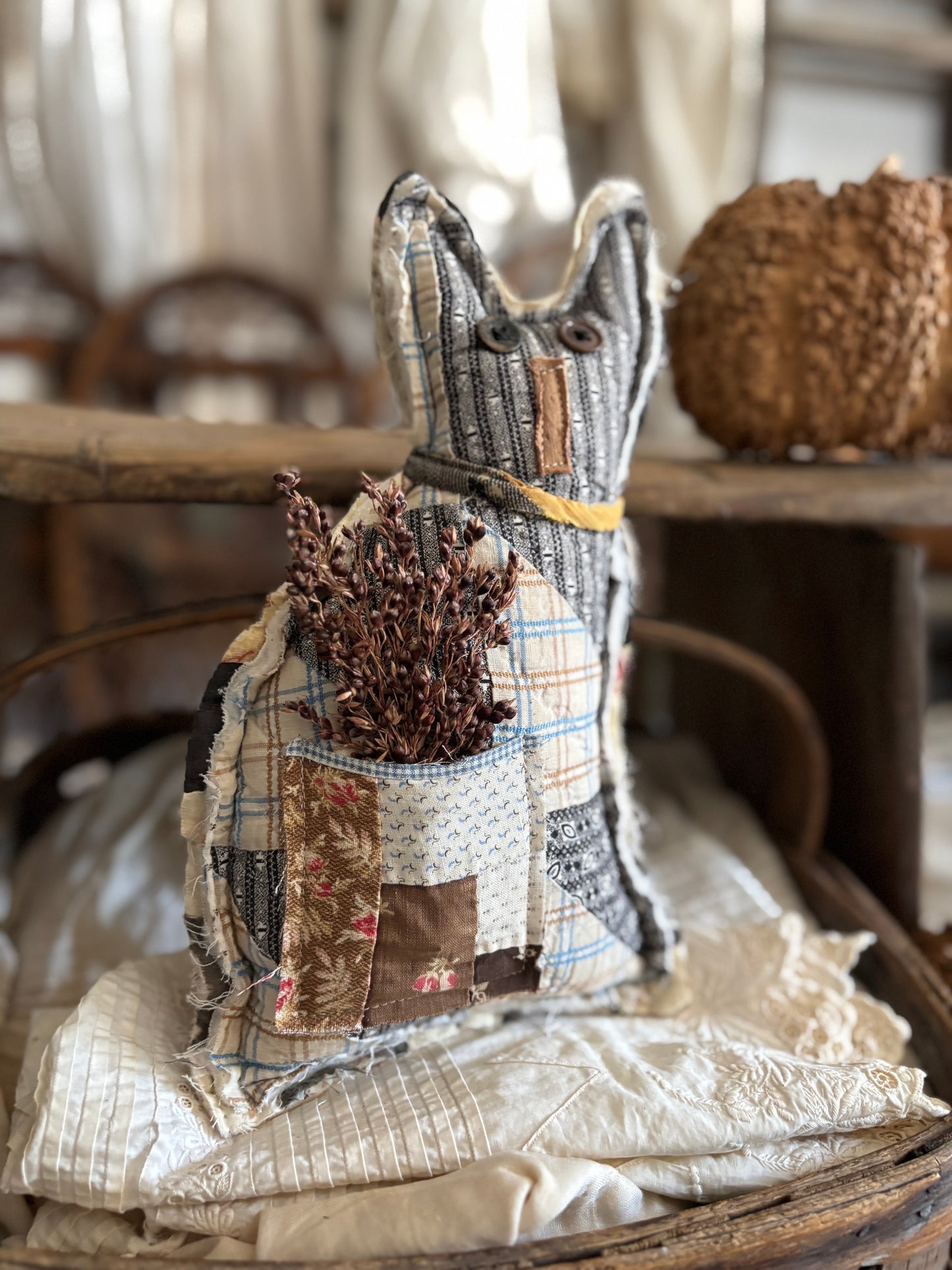 Primitive antique quilt cat