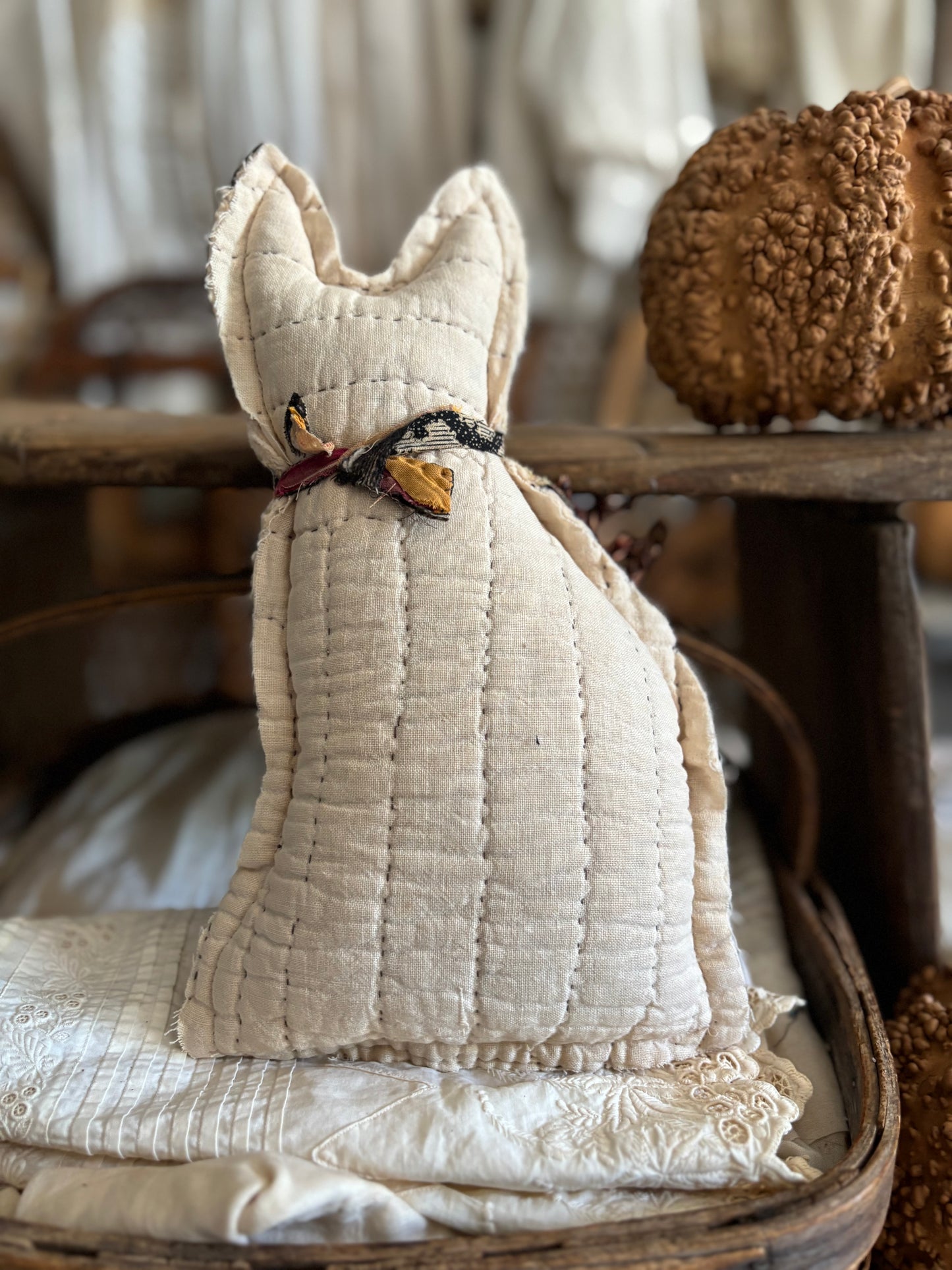 Primitive antique quilt cat