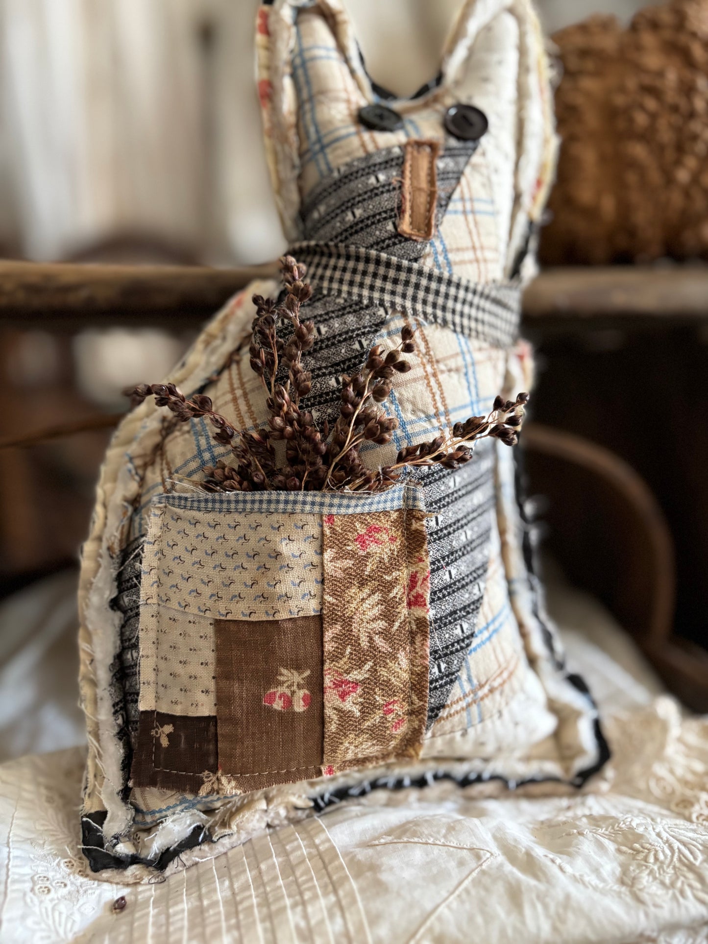 Primitive antique quilt cat