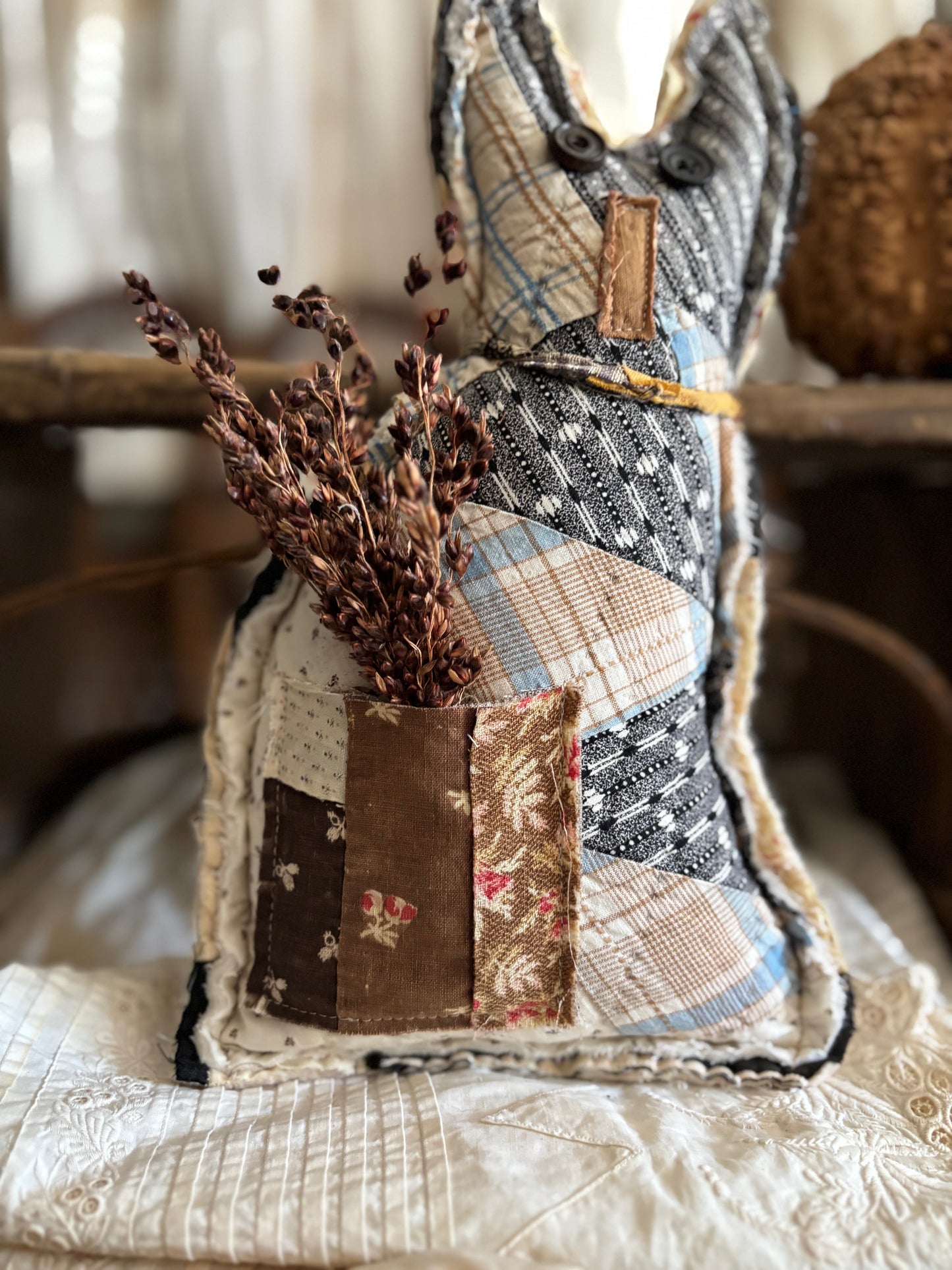 Primitive antique quilt cat