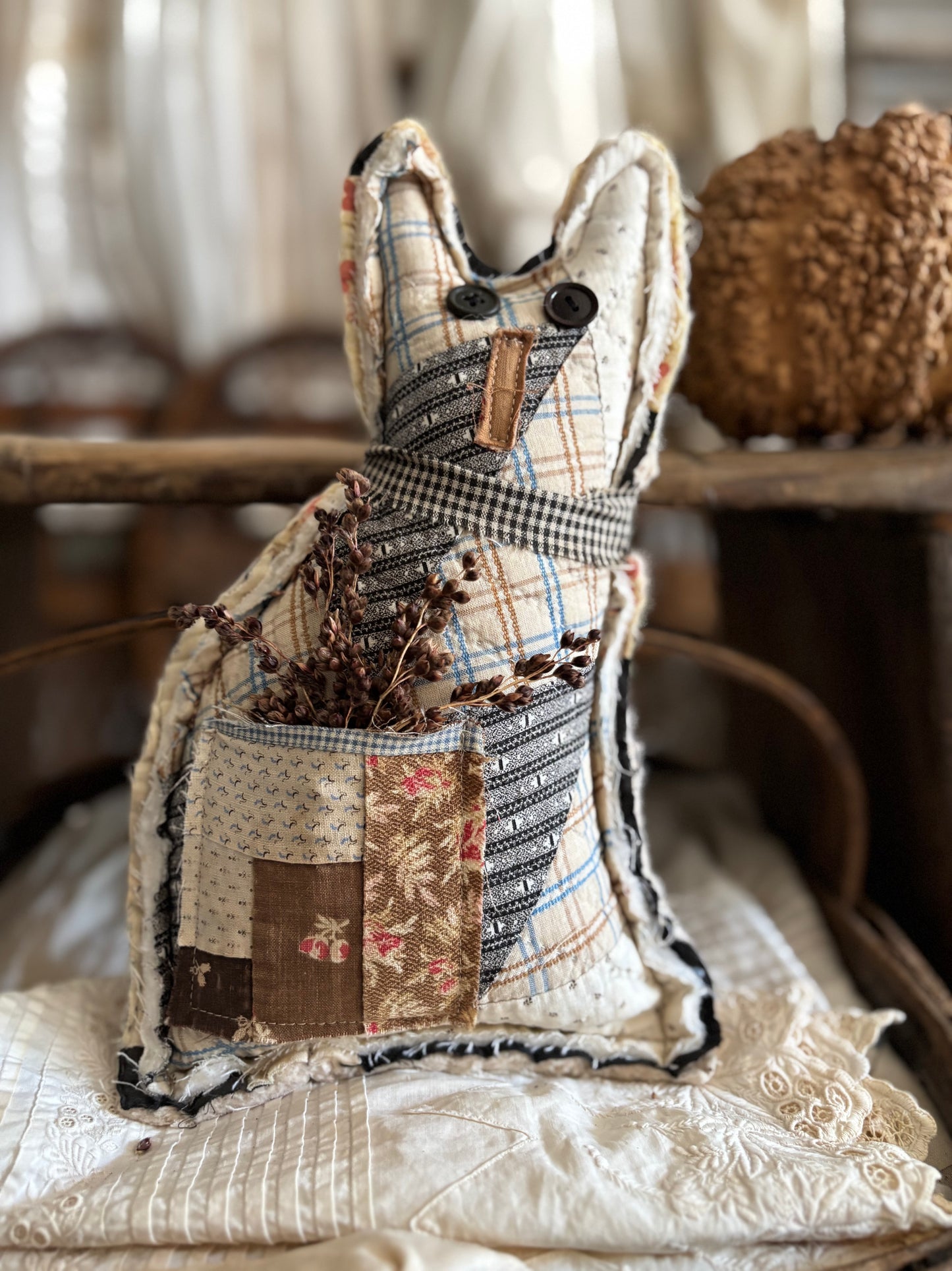 Primitive antique quilt cat