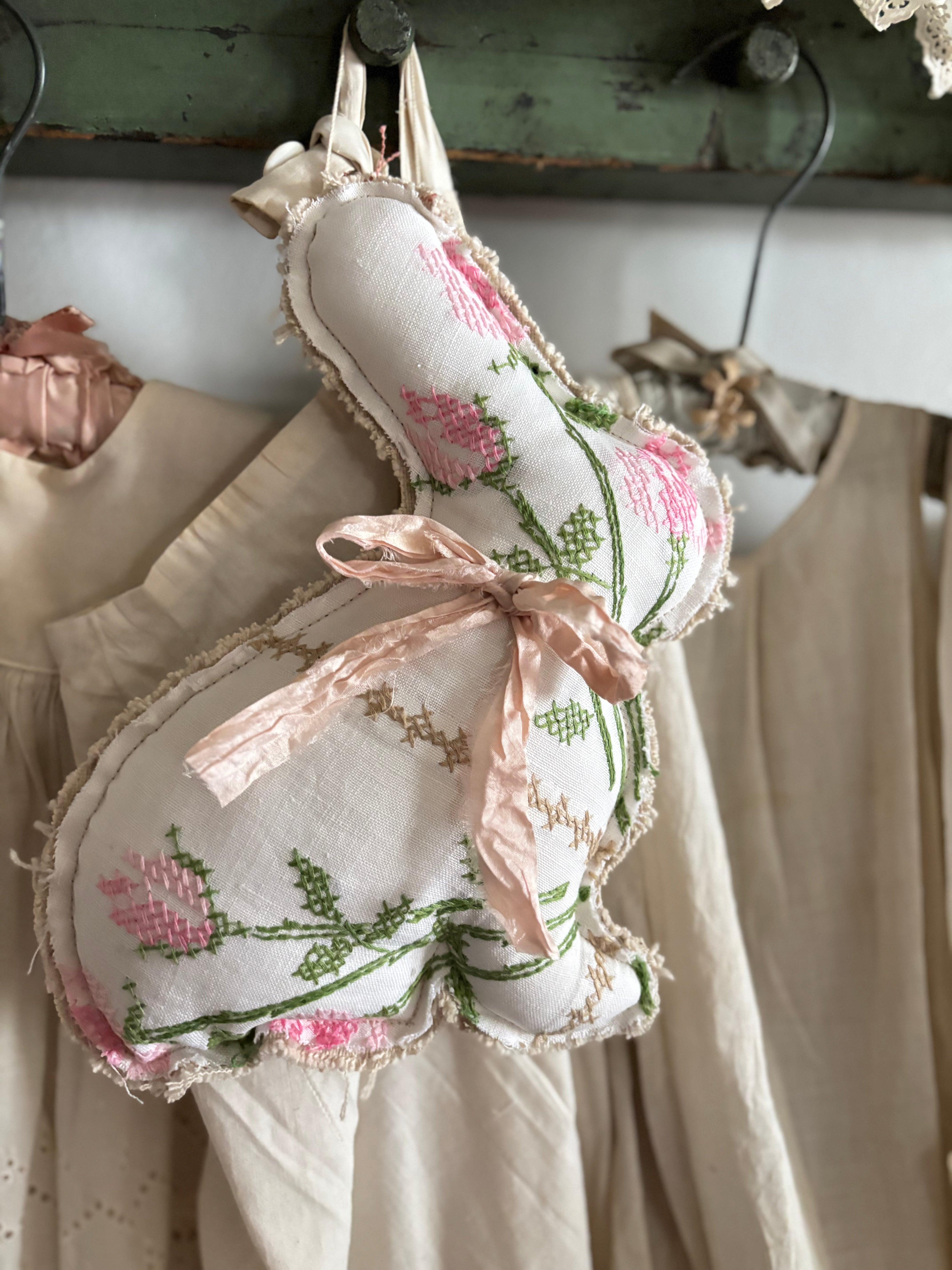 Vintage Embroidered Bunny Rabbit – The Halsey Homestead