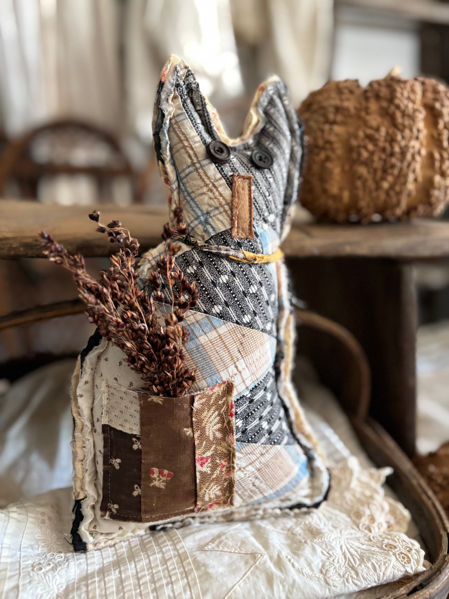 Primitive antique quilt cat