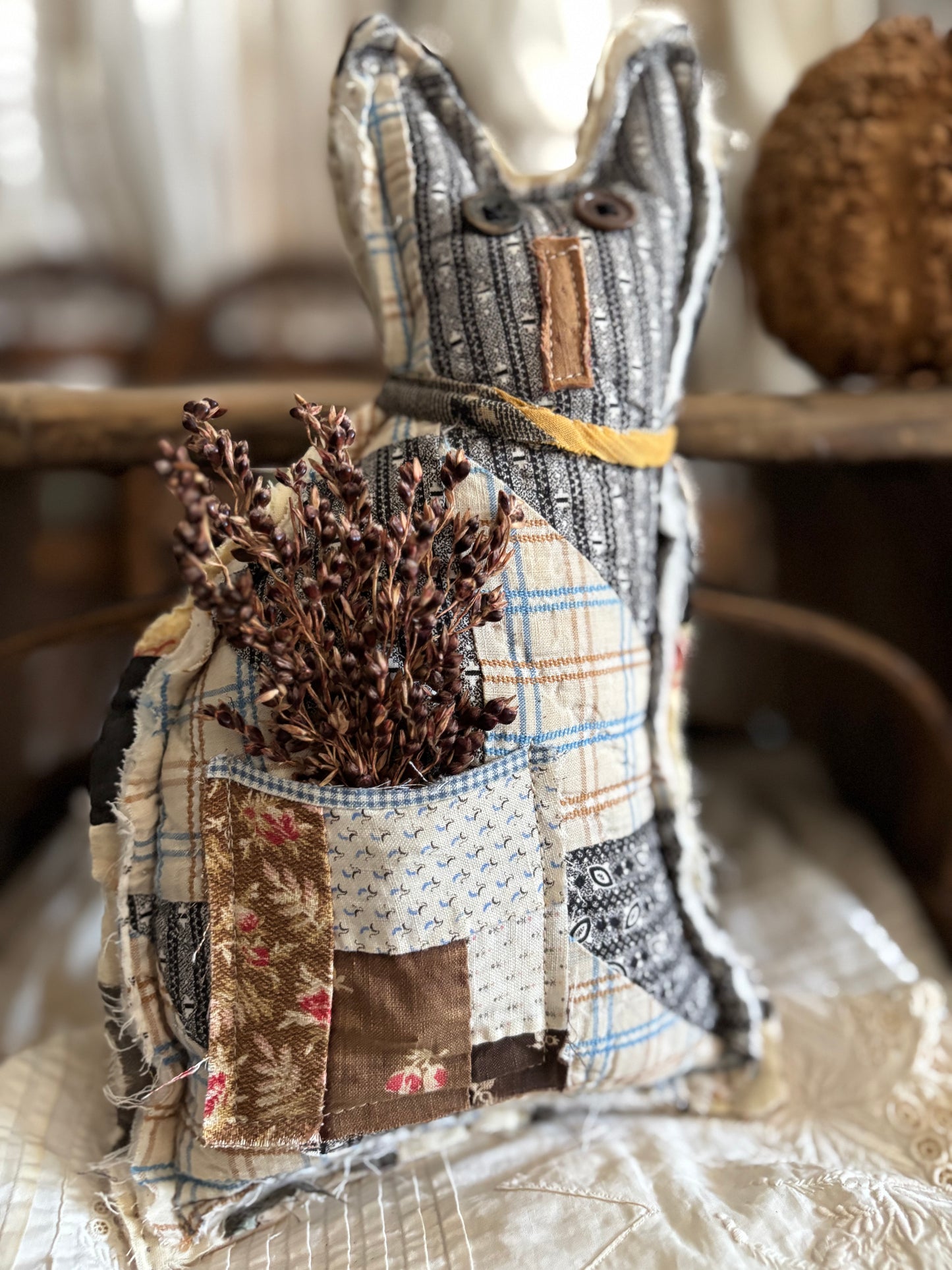 Primitive antique quilt cat
