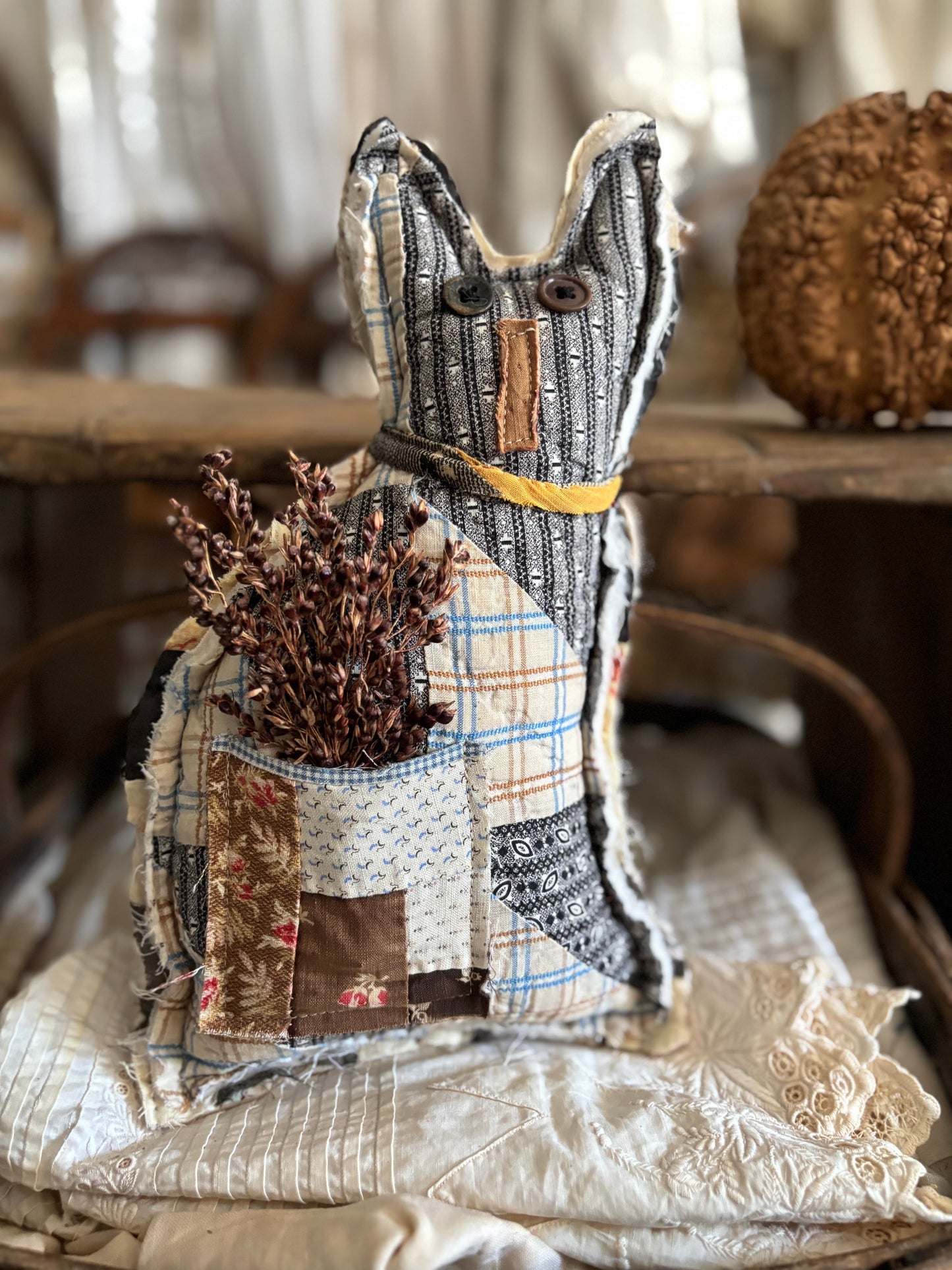 Primitive antique quilt cat
