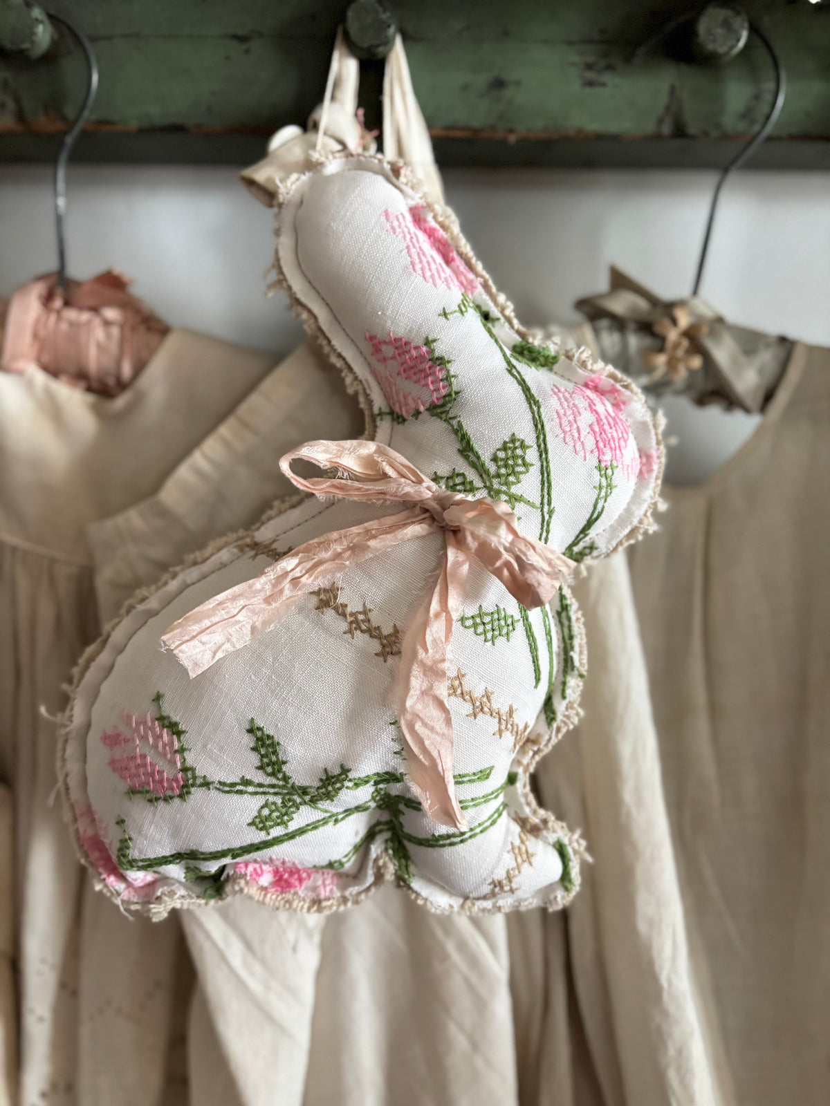Vintage Embroidered Bunny Rabbit – The Halsey Homestead