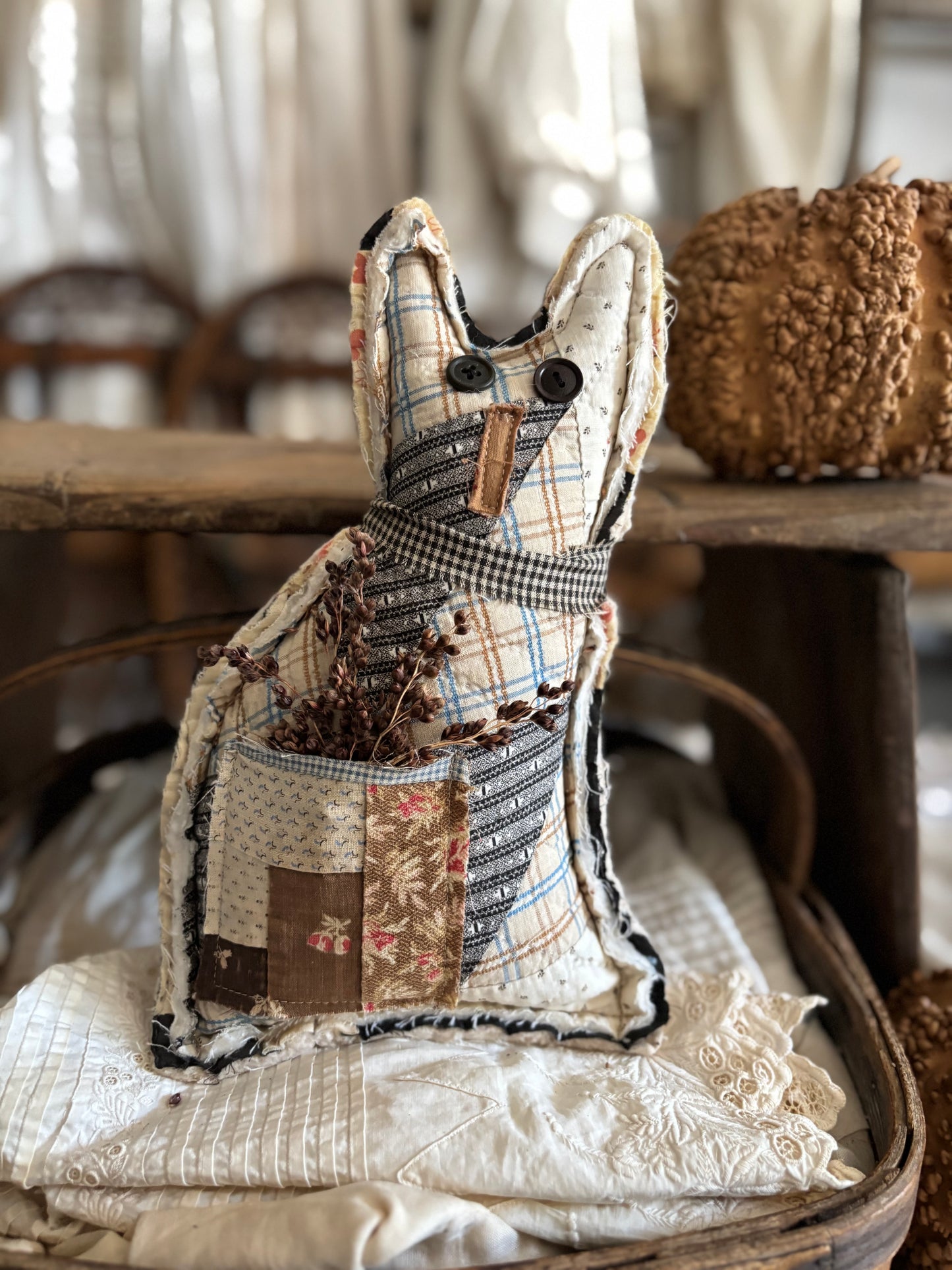 Primitive antique quilt cat