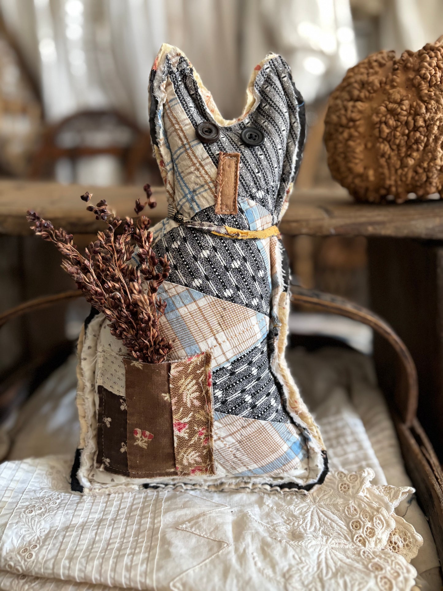 Primitive antique quilt cat